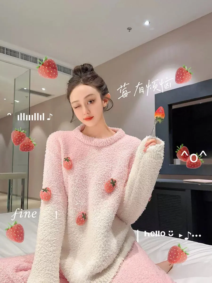 Cute Strawberry Bunny Pajamas  Women's Half Velvet Loungewear Set